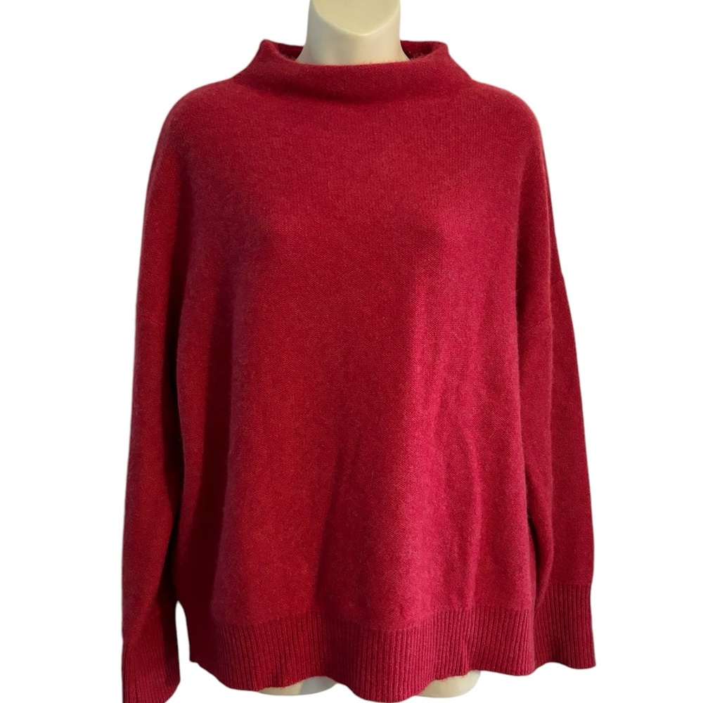 Saks Fifth Avenue cashmere mock neck sweater. EUC. Size medium